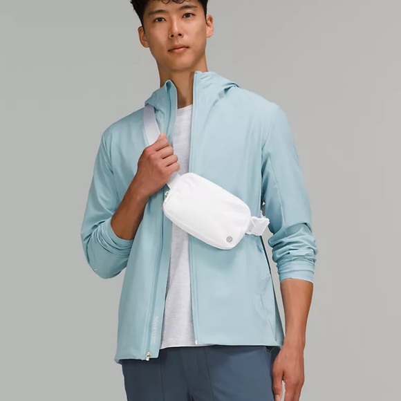 lululemon belt bag wear everywhere in white - Picture 5 of 10